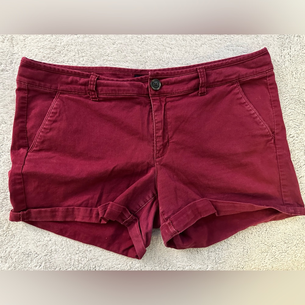 AEO Midi Burgundy Shorts | Size 14